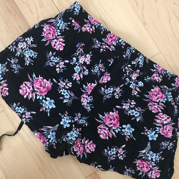Cotton On Floral Pull On Shorts - Picture 3 of 4
